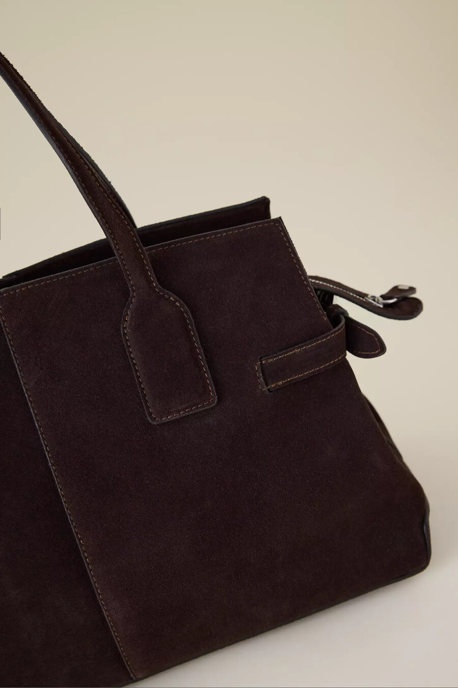 geschmeichelte lisa wildleder-bowlertasche