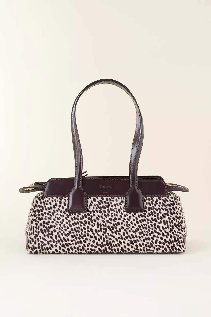 geschmeichelte greta schultertasche aus leder mit pony-effekt