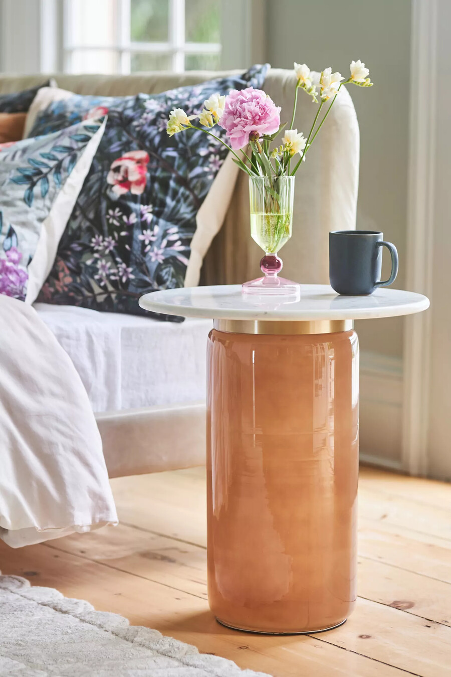 hoher infinity-glas-beistelltisch