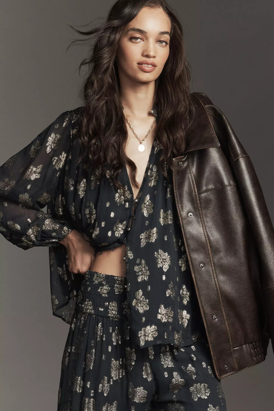 die estela-bluse aus transparentem stoff mit verzierungen