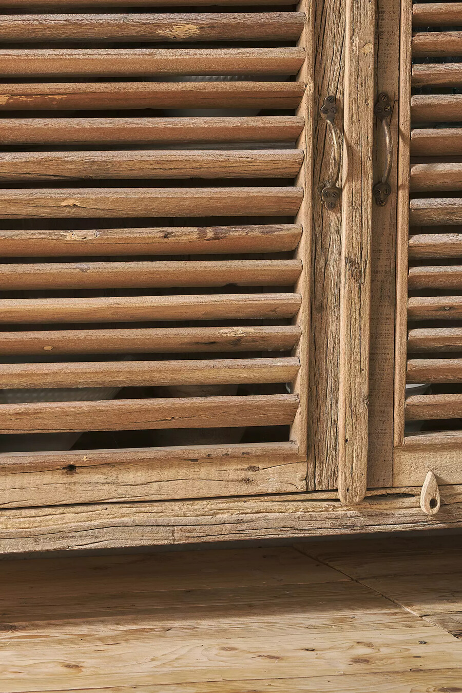 nkuku ibo sideboard aus recyceltem holz mit latten
