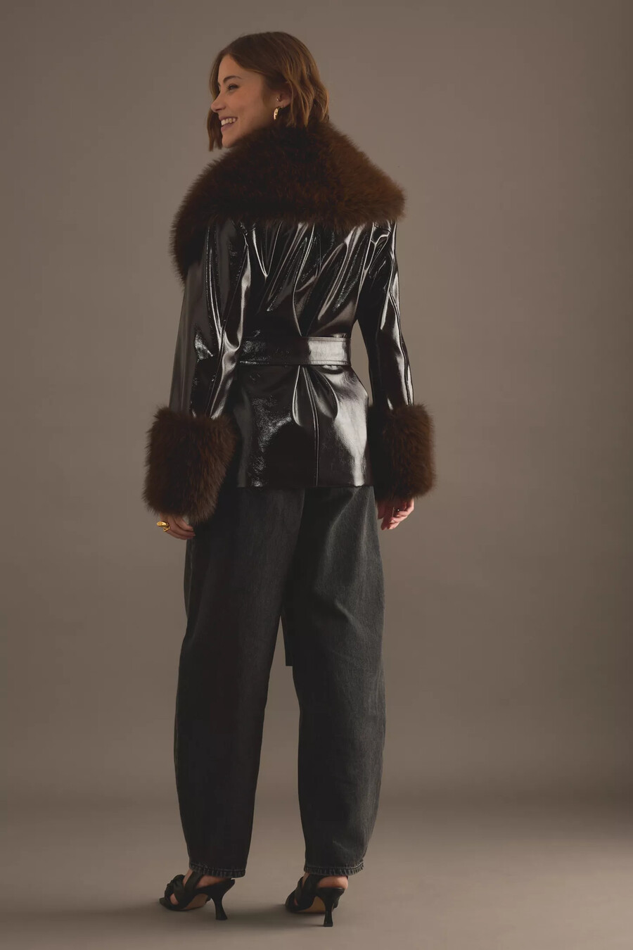 kitri sophie vinyljacke mit kunstpelzbesatz