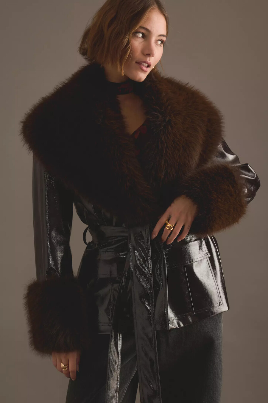 kitri sophie vinyljacke mit kunstpelzbesatz