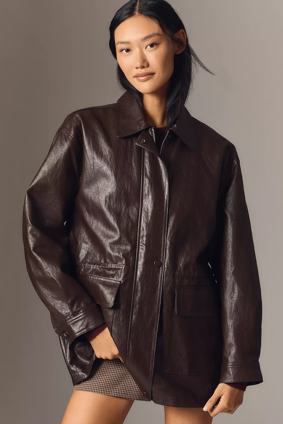 anthropologie-jacke aus kunstleder mit taillengürtel