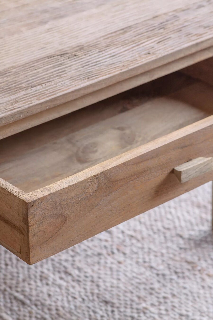 nkuku laali couchtisch aus gerilltem mangoholz