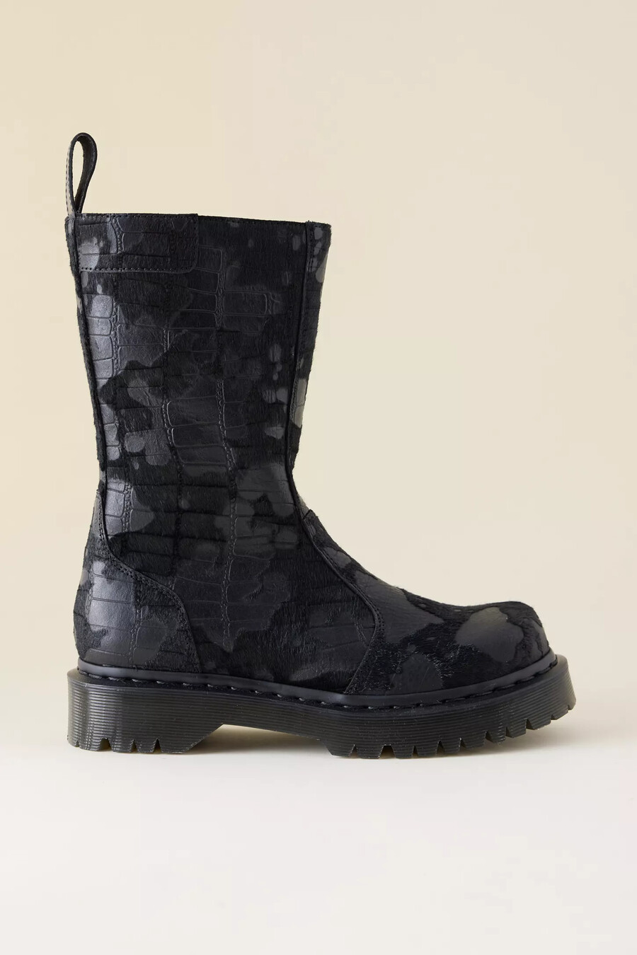dr. martens rejena stiefel aus krokodilleder mit fellbesatz