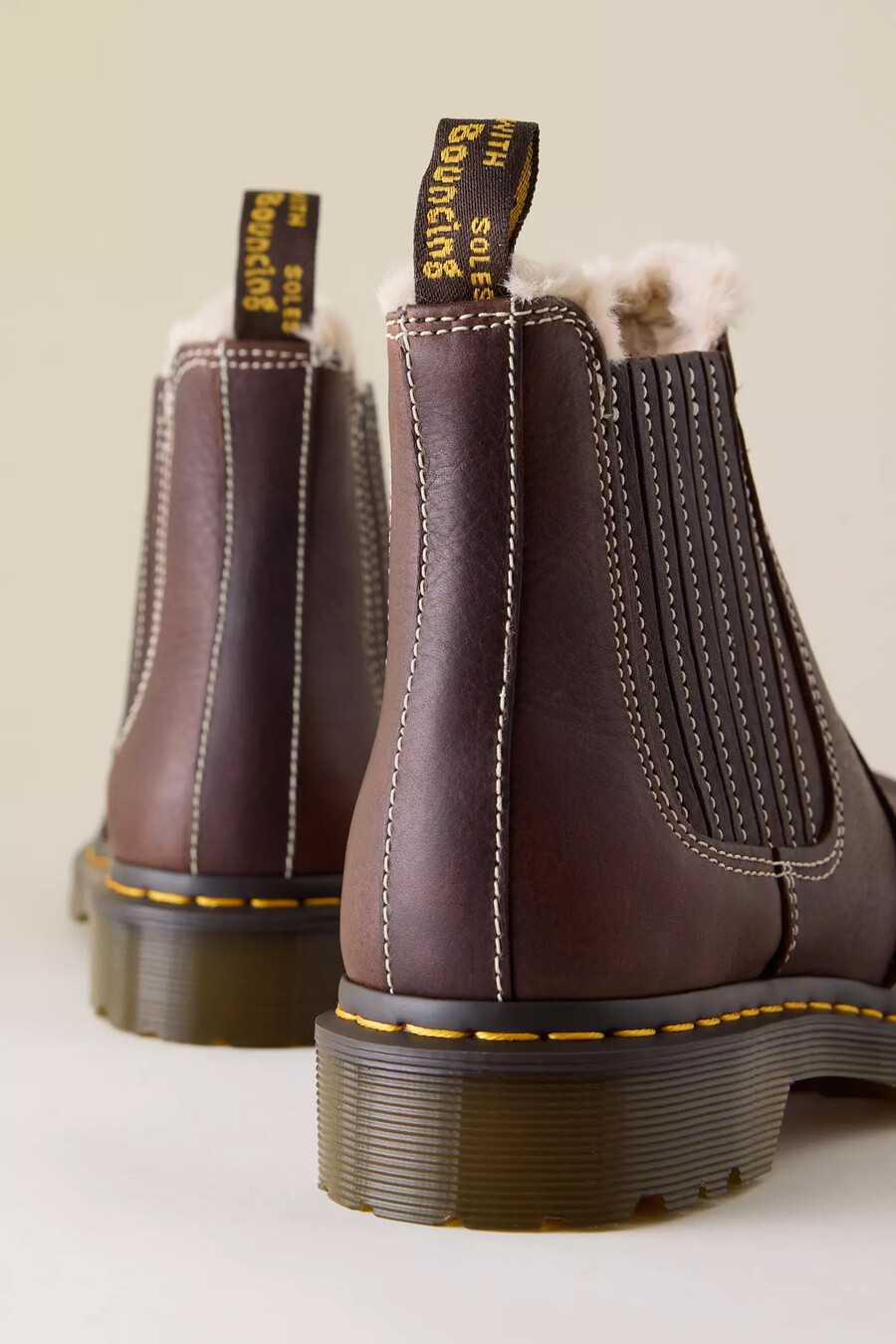 dr. martens 2976 leonore ii chelsea-stiefel aus kunstpelzleder