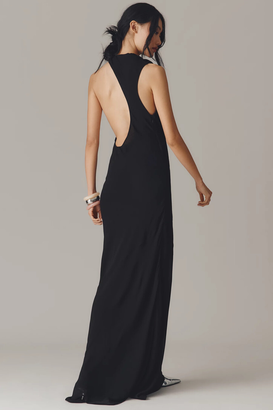 misha cascada neckholder-maxikleid mit drapierung und metallapplikationen
