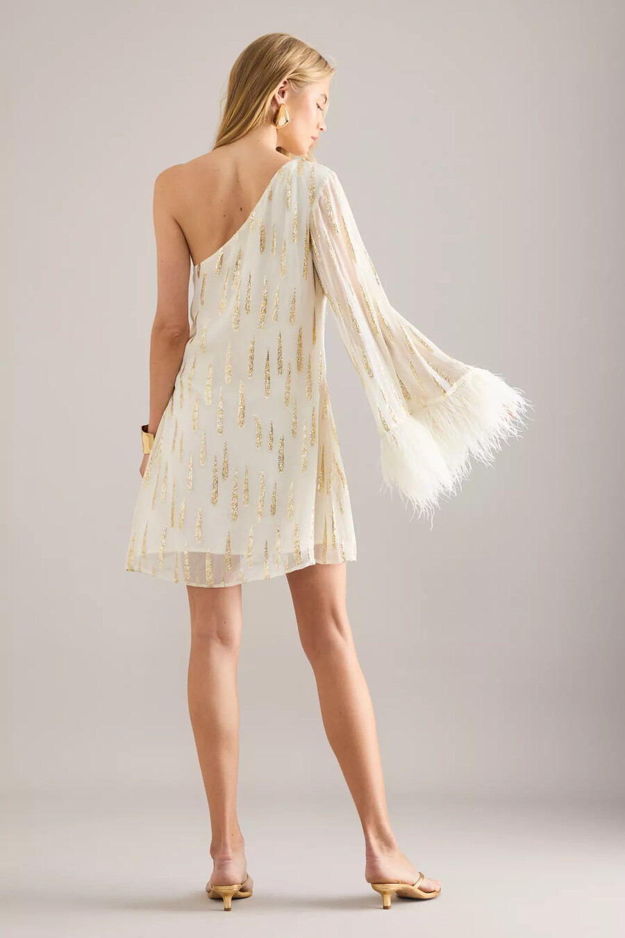 minikleid von anthropologie mit federbesatz und one-shoulder-ausschnitt