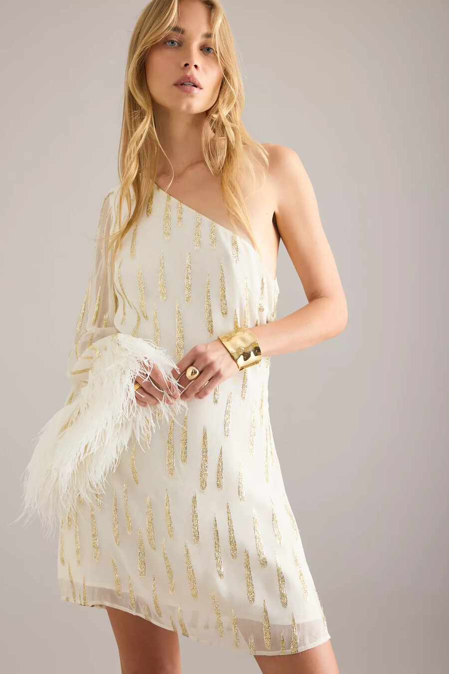 minikleid von anthropologie mit federbesatz und one-shoulder-ausschnitt
