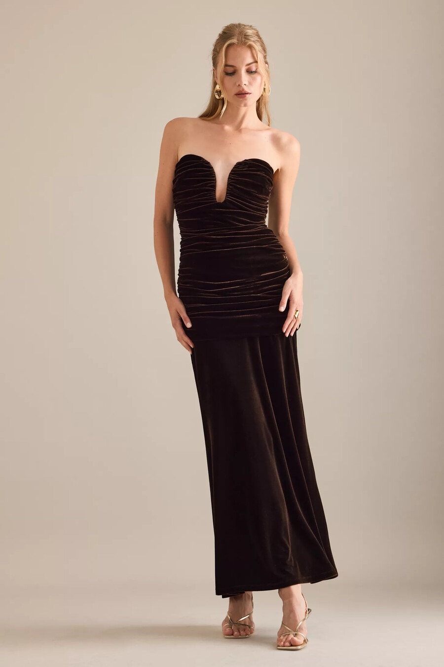 bardot elvira samt-maxikleid mit tiefem ausschnitt