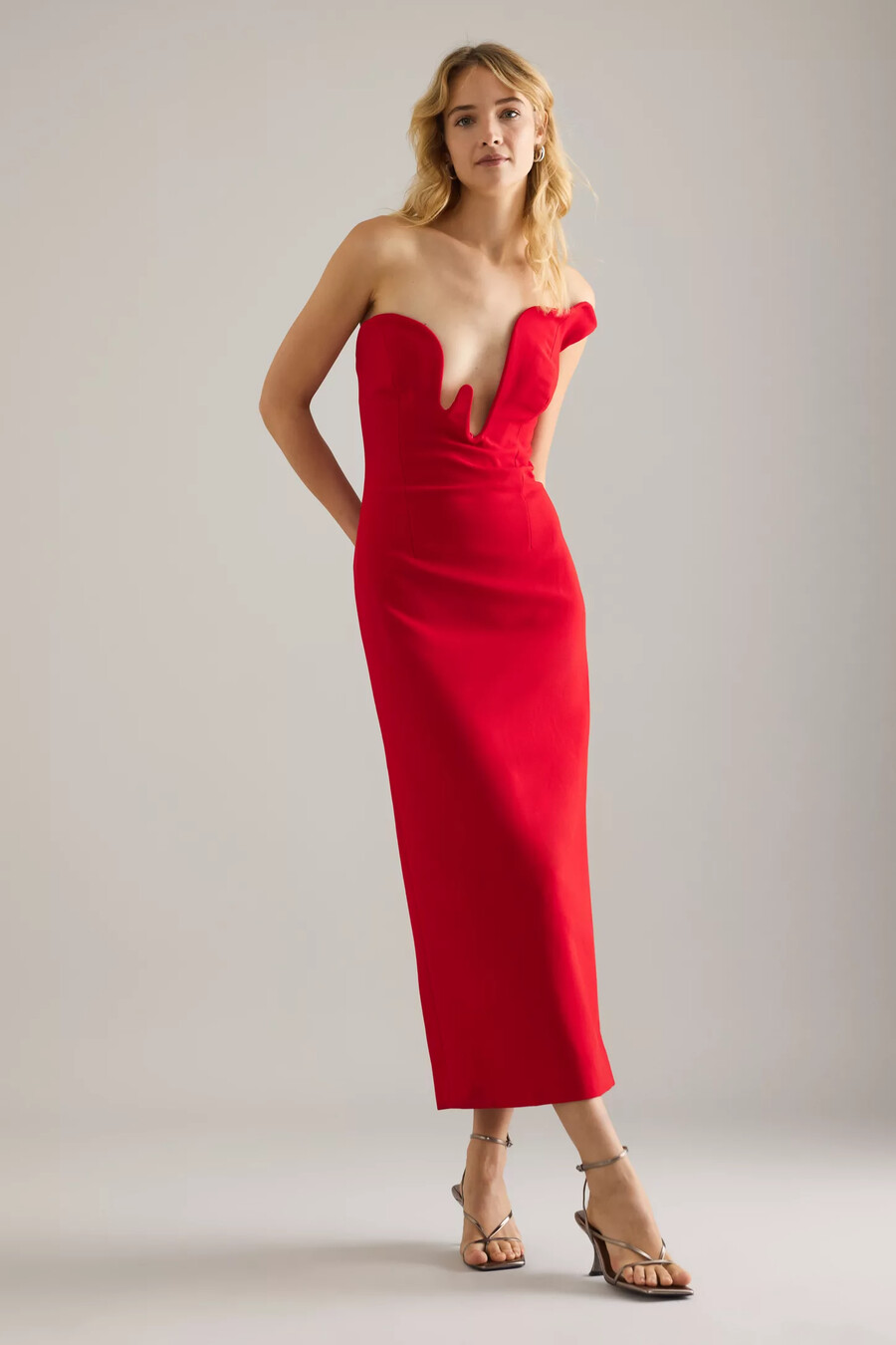 bardot rosalyn trägerloses midikleid mit tiefem ausschnitt