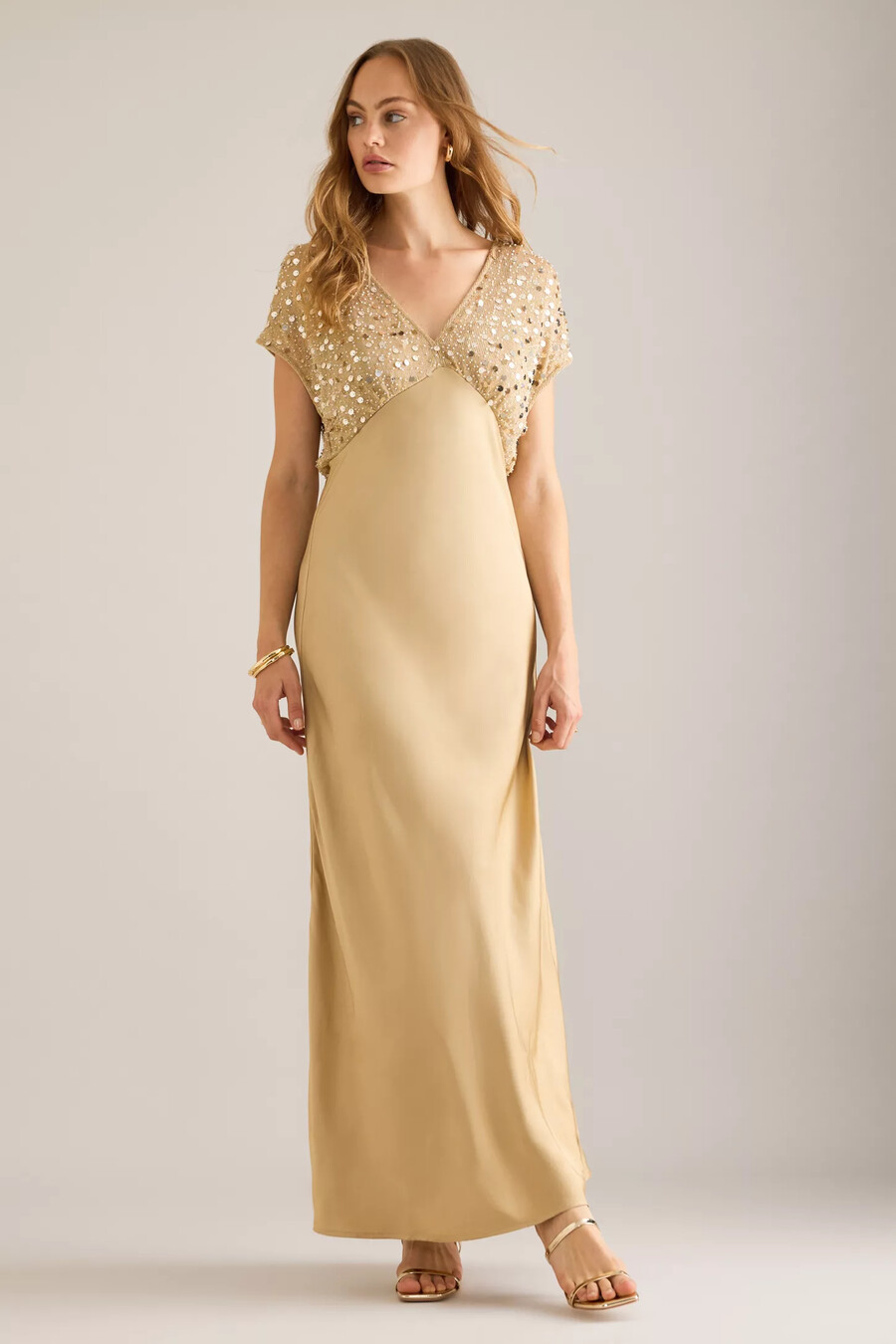 nie vollständig angezogenes pailletten-maxikleid elodie