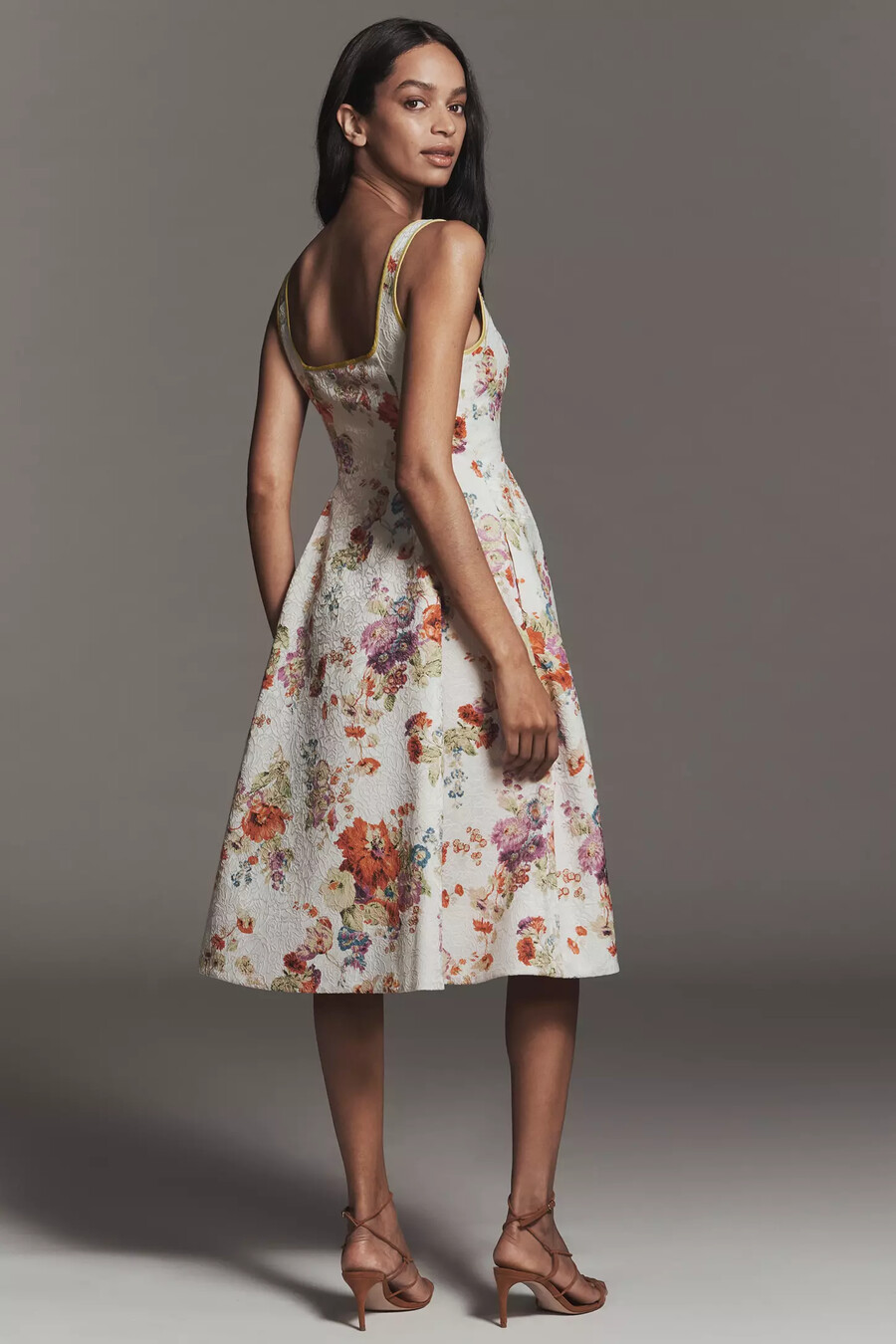 maeve midikleid mit eckigem ausschnitt und paspelierung floralem muster