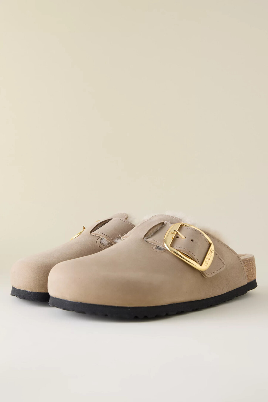 birkenstock boston clogs mit großer schnalle aus shearling