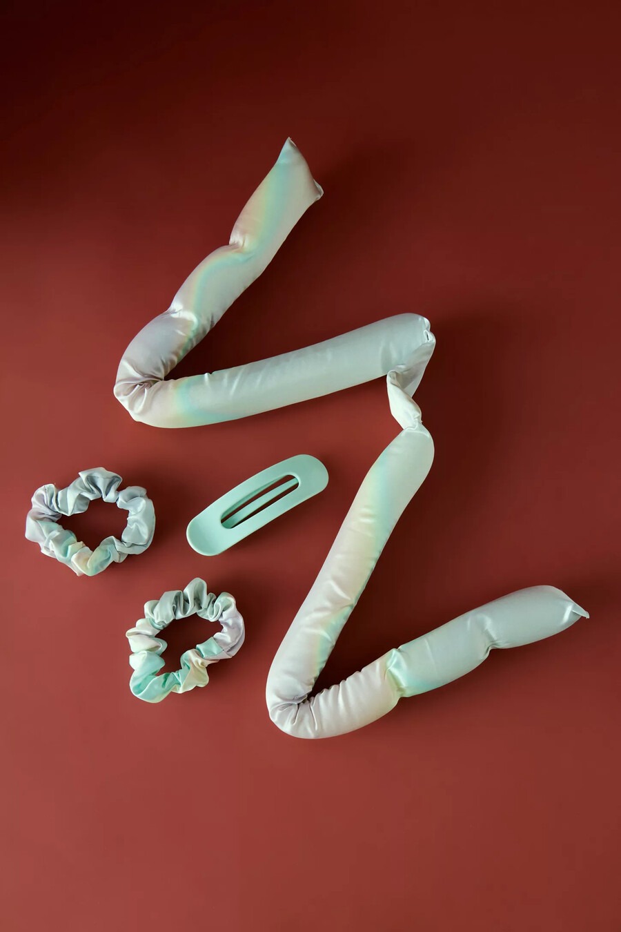 kitsch hair xl satin hitzefreies styling flat lay claw set