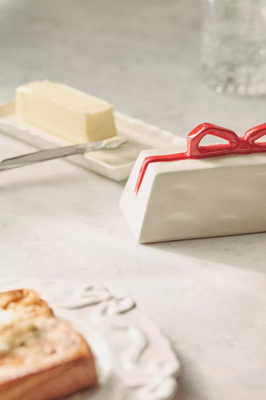 benedita bow butterdose aus keramik-steingut