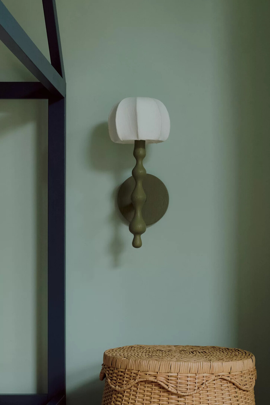 lala – neuinterpretierte wandleuchte aus holz