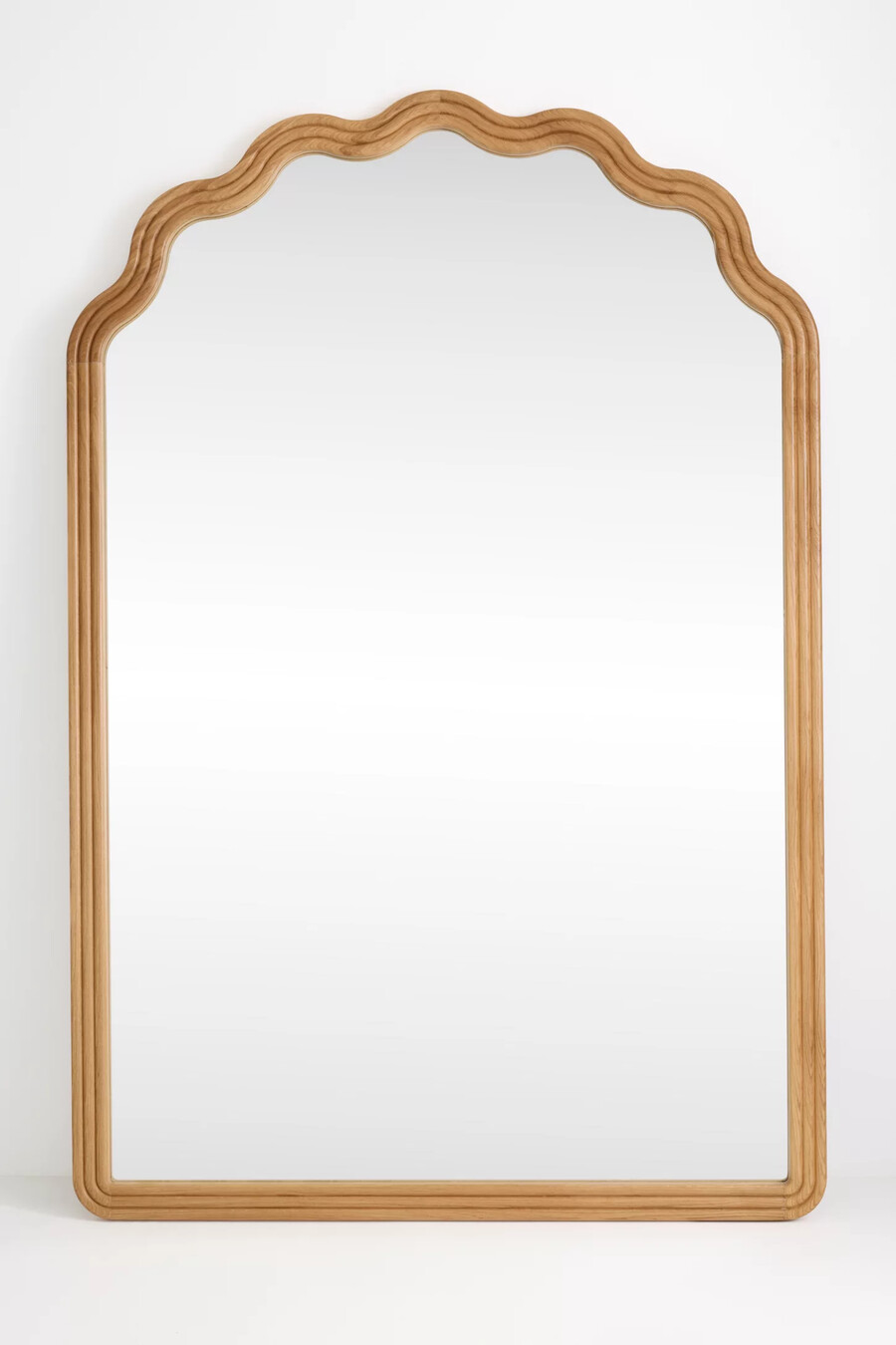 clara muschelförmiger holz-standspiegel