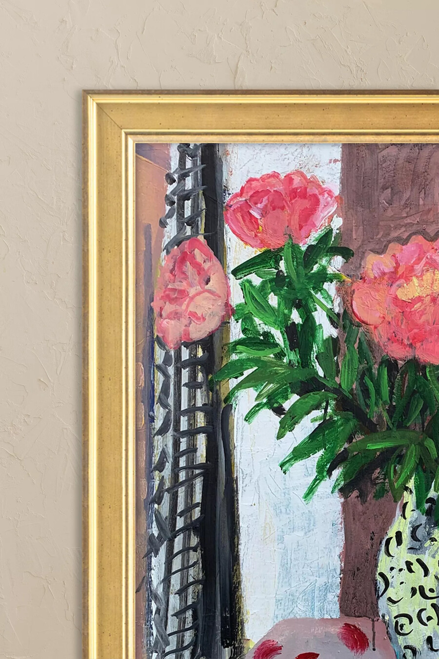 pfingstrosen mit vichy-karo-vorhang von naomi munuo gerahmtes wandbild