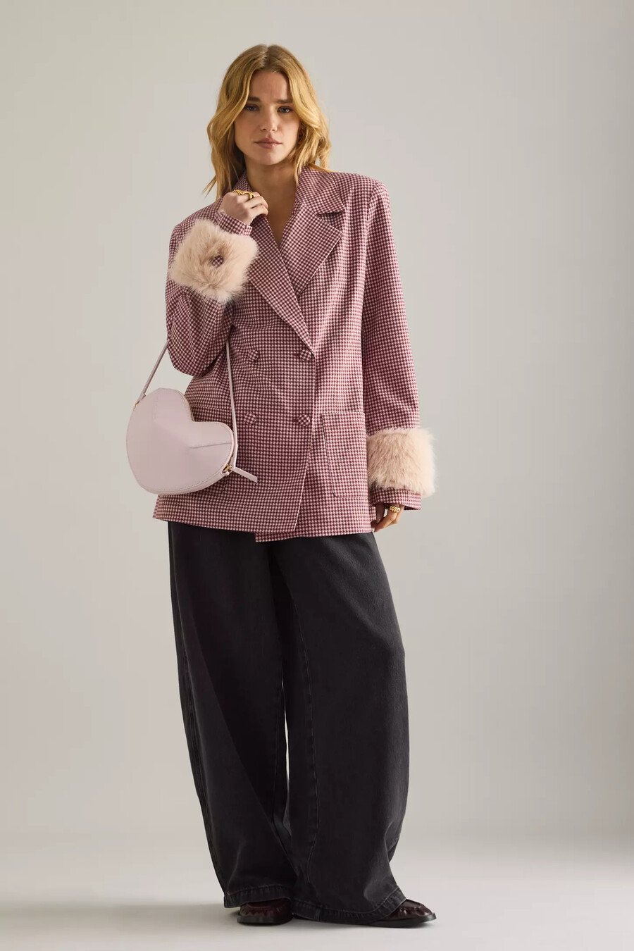 maeve blazer mit hahnentrittmuster und kunstpelzmanschetten
