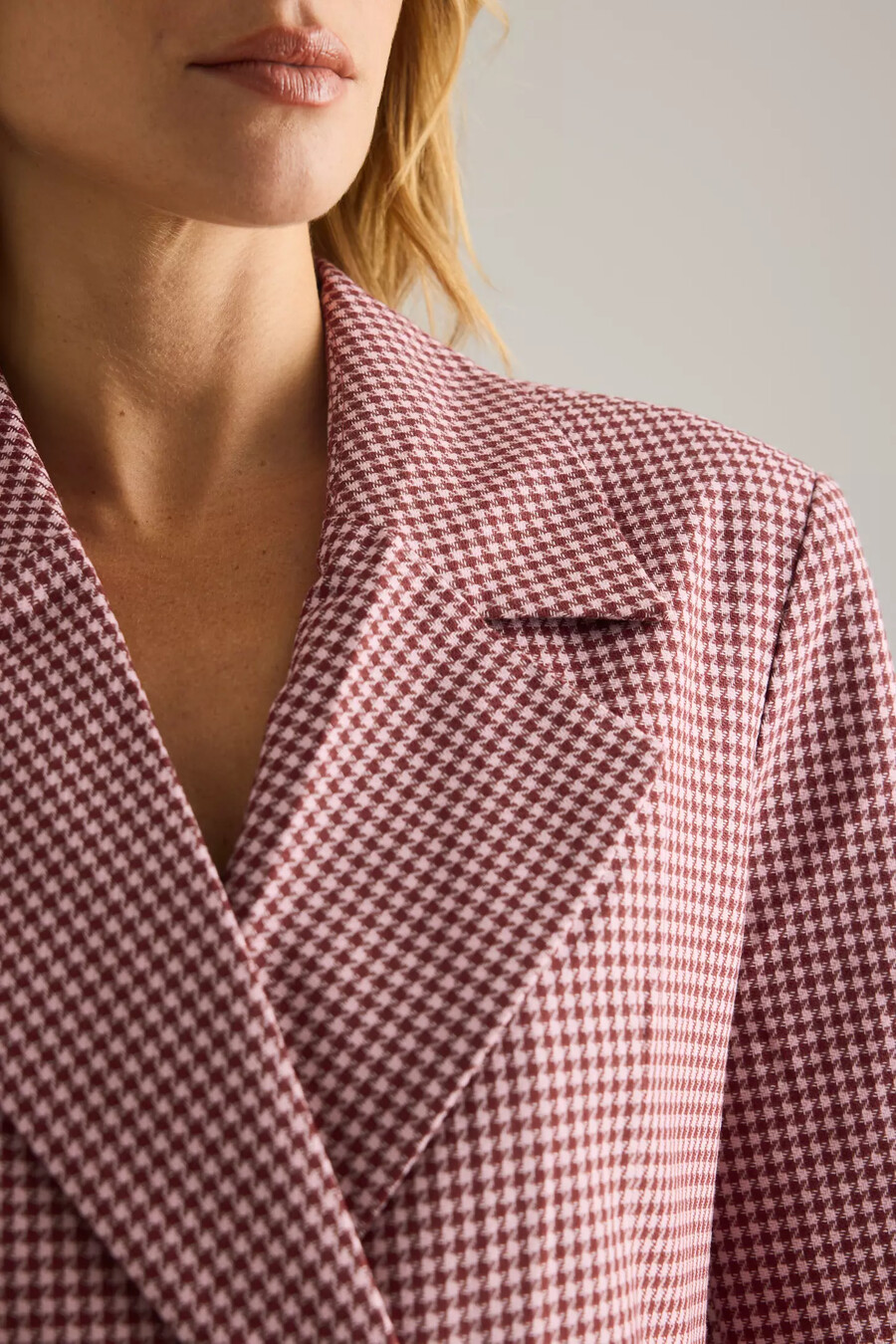 maeve blazer mit hahnentrittmuster und kunstpelzmanschetten