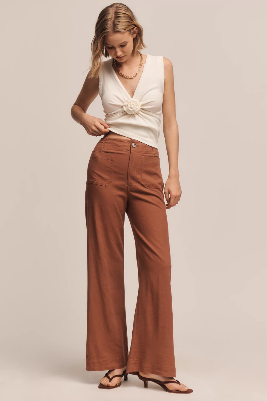 die colette beachy leinenhose mit weitem bein und langer beinlänge von maeve