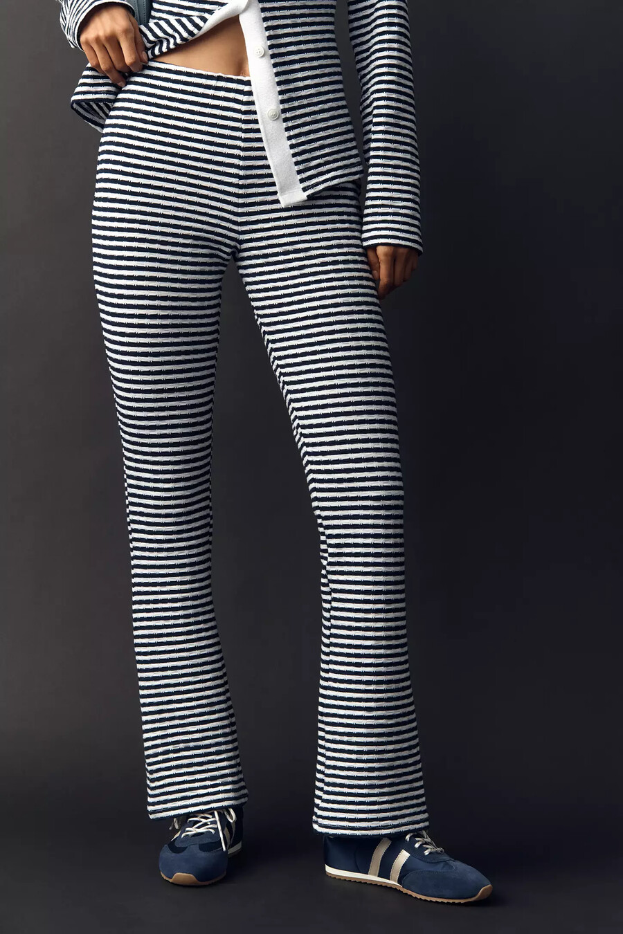 maeve strickhose mit streifen und ausgestelltem bein