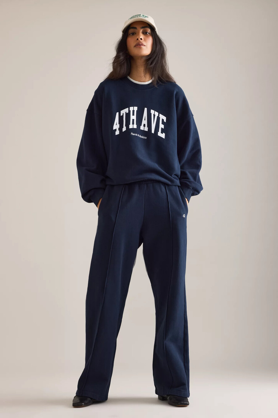 4th reckless fergie jogginghose mit weitem bein und abnähern